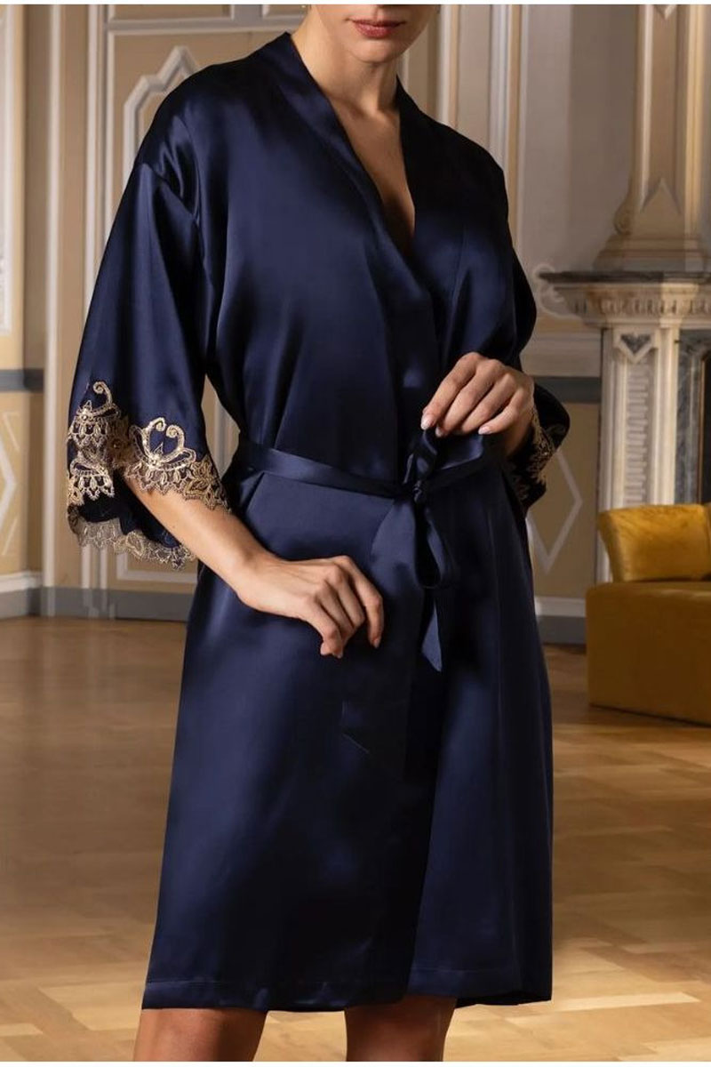 Szlafrok Lise Charmel Grand Soir Saphir Luxury Silk Short Robe ALM 2025
